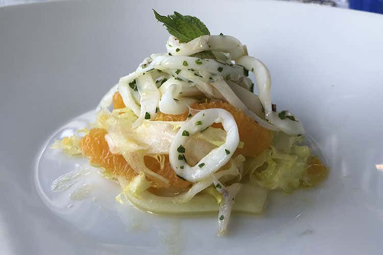 Insalta di calamari e agrumi (Creatività e sperimentazione Antonino Esposito tra pizze e pesce)