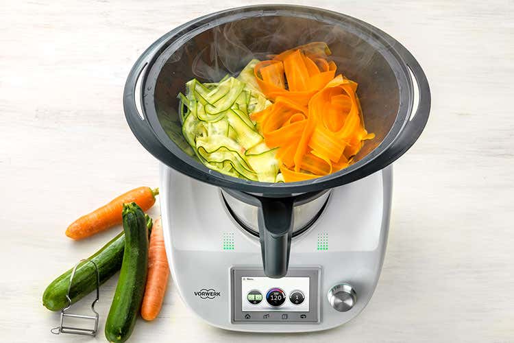 Creativo, appassionato e tecnologico l'identikit dell'uomo di oggi in cucina