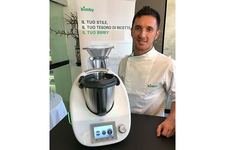 Creativo, appassionato e tecnologico l'identikit dell'uomo di oggi in cucina