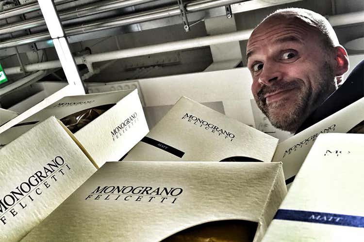 Cristian Deflorian (Prima colazione in hotel Da punto dolente a carta vincente)