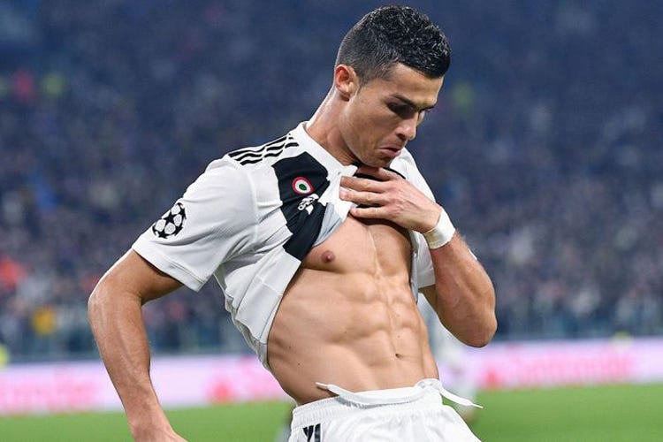 Cristiano Ronaldo - Fermare il calcio o ripartire? Attenzione, non tutti sono Ronaldo