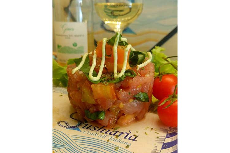 Crudo di mare e stile mediterraneo Il pesce è di casa da Sushiarìa a Salerno Crudo di mare e stile mediterraneo Il pesce è di casa da Sushiarìa a Salerno