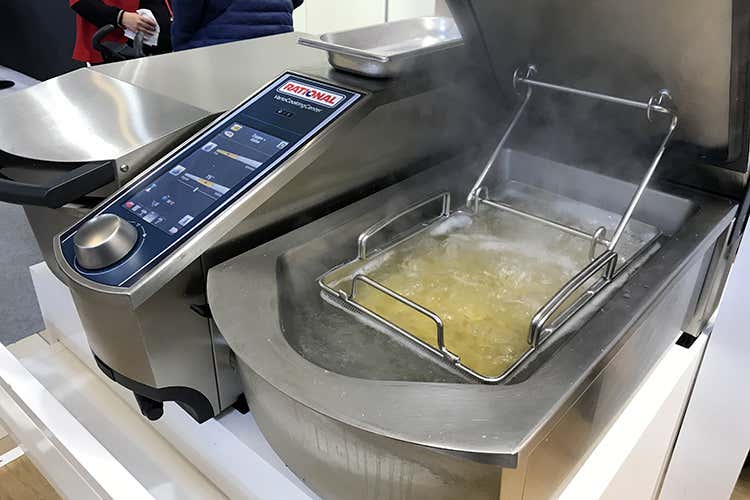 VarioCookingCenter consente di risparmiare spazio e di ridurre i costi (Cucina completa in spazi ridotti)