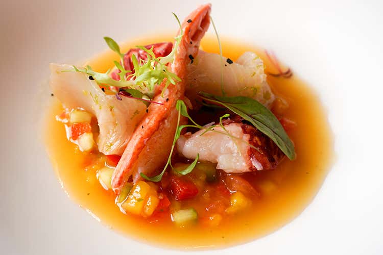 Astice con verdure croccanti - Cucina mediterranea al Talvo di St. Moritz La leggerezza nel piatto di Martin Dalsass