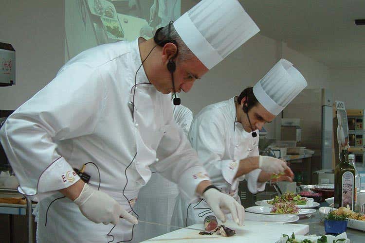 (Cucine aperte, un format tutto pugliese alla scoperta dei segreti tra i fornelli) (Cucine aperte, un format tutto pugliese alla scoperta dei segreti tra i fornelli)