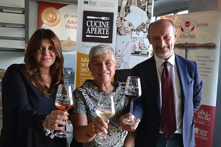 Gabriella Genisi, Vittoria Cisonno e Beppe Schino (Cucine aperte, un format tutto pugliese alla scoperta dei segreti tra i fornelli) Gabriella Genisi, Vittoria Cisonno e Beppe Schino (Cucine aperte, un format tutto pugliese alla scoperta dei segreti tra i fornelli)