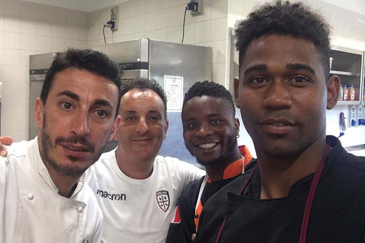 William Pitzalis con la brigata (Cucine da Serie A Il segreto del Cagliari? La zuppa)