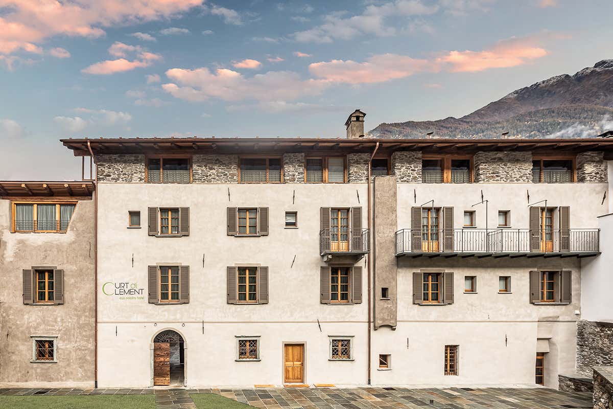 Curt di Clement, Eco Mobility Hotel di Tirano. Foto: Sam Confortola Viaggiare eco? L’accoppiata Curt di Clement e Trenino del Bernina Curt di Clement, Eco Mobility Hotel di Tirano. Foto: Sam Confortola Viaggiare eco? L’accoppiata Curt di Clement e Trenino del Bernina