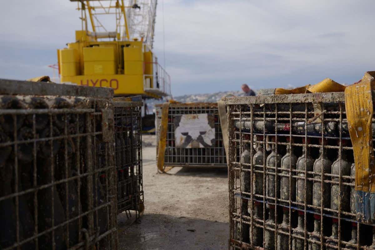 Affinamento subacqueo: cosa cambia nel vino dopo un anno nel Golfo di Napoli Affinamento subacqueo: cosa cambia nel vino dopo un anno nel Golfo di Napoli