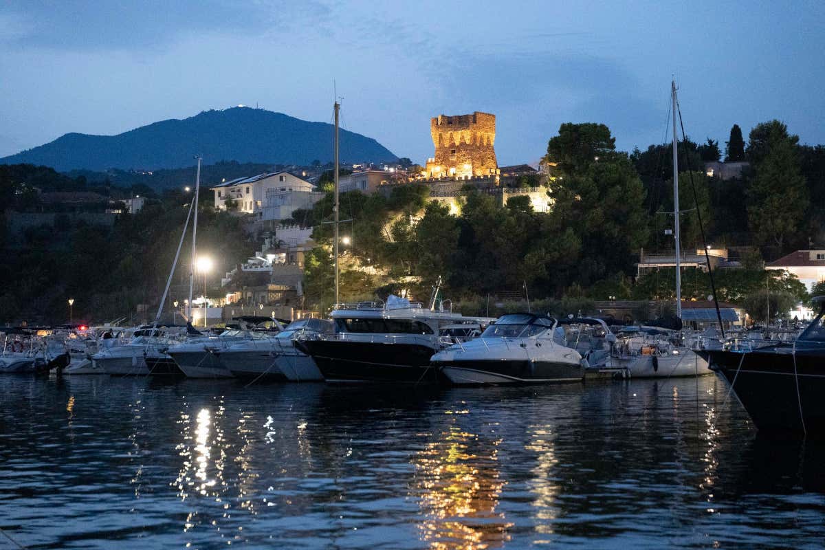 Echi di Elea: Parmenide e Zenone raccontano il Cilento tra mito e attualità Echi di Elea: Parmenide e Zenone raccontano il Cilento tra mito e attualità