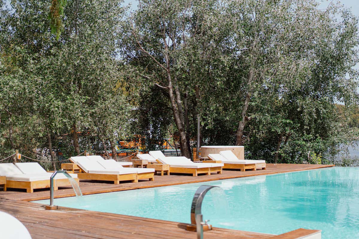 Laghi Nabi: un resort dal fascino ecosostenibile tra cielo e acqua