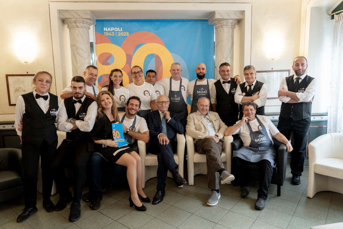 Mimì alla ferrovia: 80 anni di storia e sapori nel cuore di Napoli Mimì alla ferrovia: 80 anni di storia e sapori nel cuore di Napoli