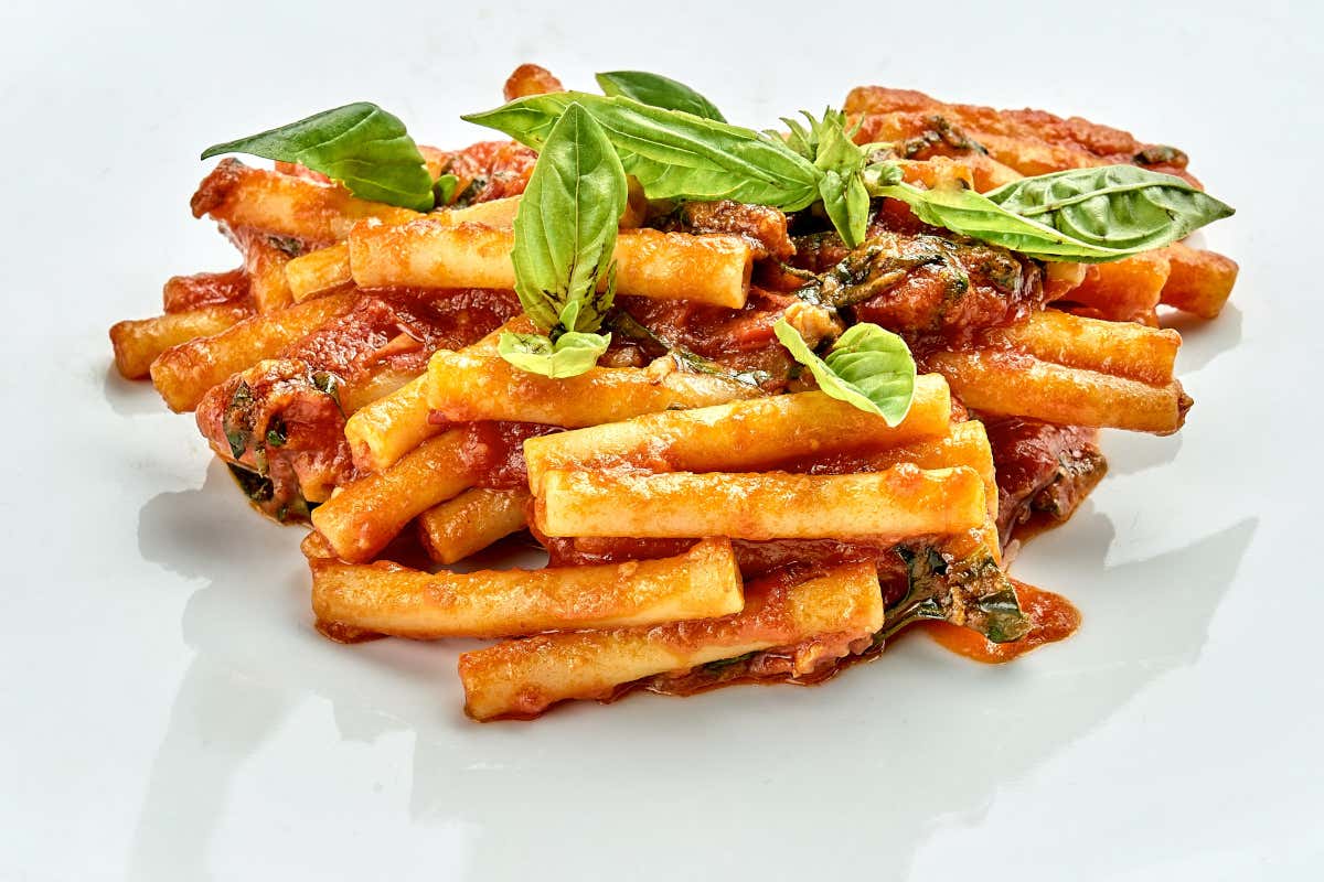 Mimì alla ferrovia: 80 anni di storia e sapori nel cuore di Napoli