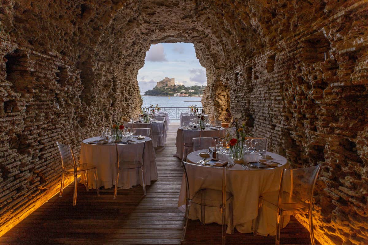 A Bacoli la storia si vive a tavola: l'offerta unica di Punta Castello A Bacoli la storia si vive a tavola: l'offerta unica di Punta Castello