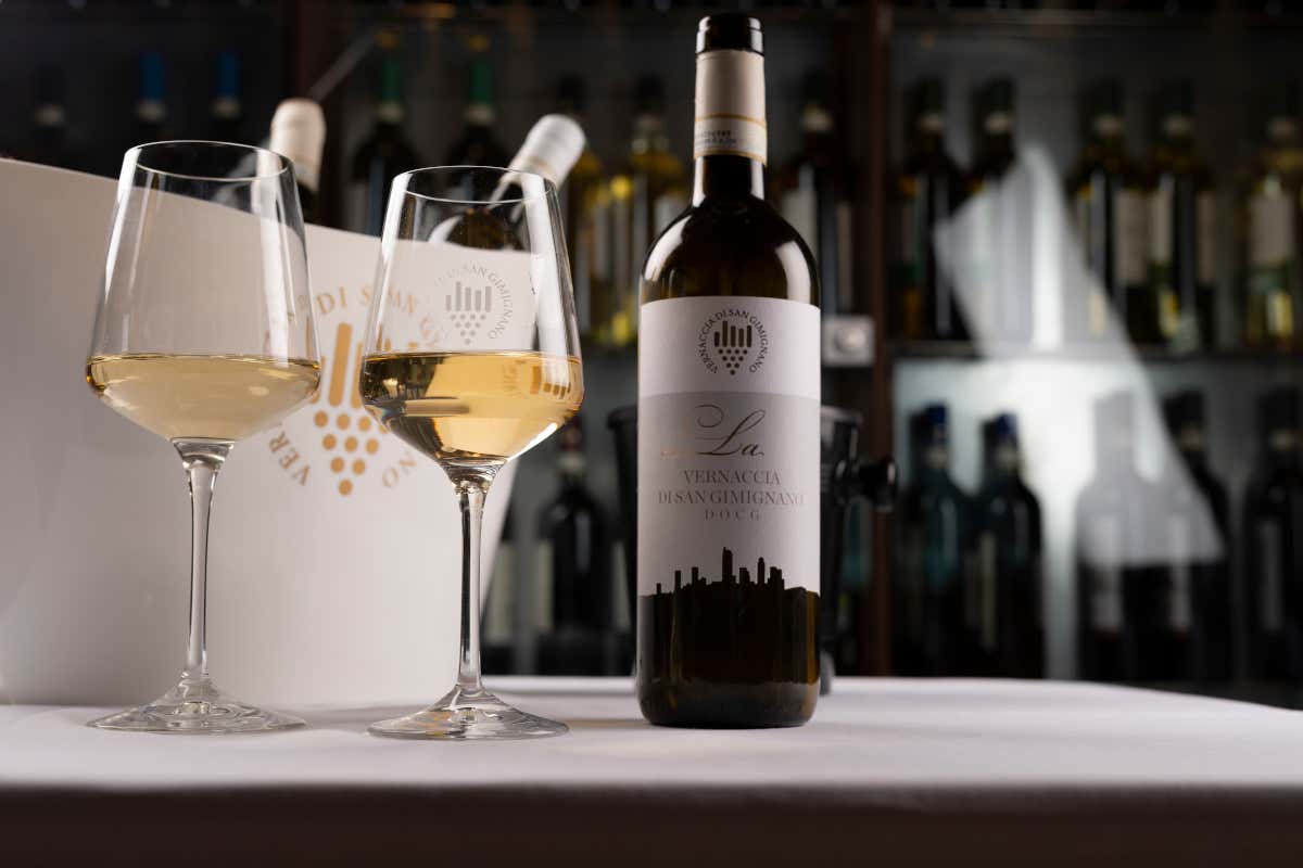 Vernaccia di San Gimignano, la regina bianca che sfida la crisi del vino Vernaccia di San Gimignano, la regina bianca che sfida la crisi del vino