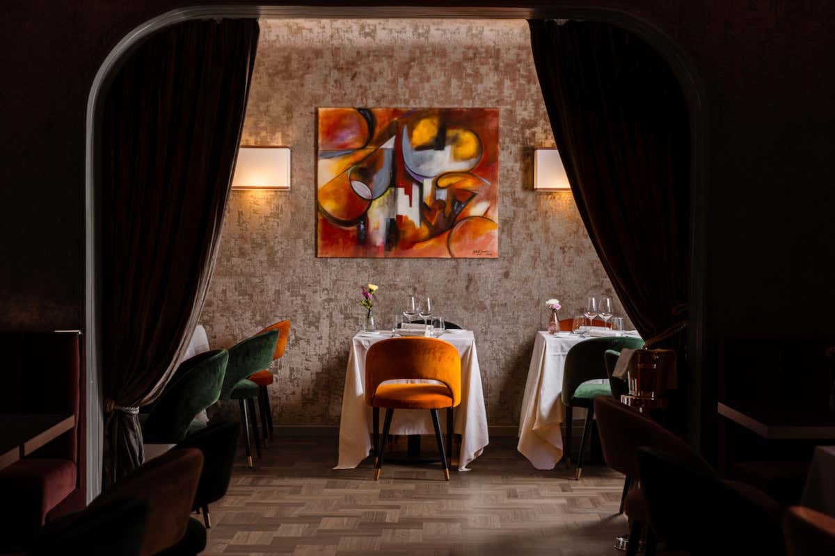 Gli interni del nuovo ristorante Claris Claris: il nuovo ristorante sul Lungarno Vespucci prende il posto dell’Harry’s Bar Gli interni del nuovo ristorante Claris Claris: il nuovo ristorante sul Lungarno Vespucci prende il posto dell’Harry’s Bar