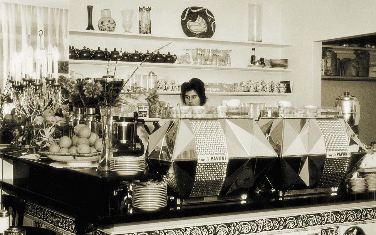 Diamante, foto storica La Pavoni, l’evoluzione dell’espresso a casa e al bar Diamante, foto storica La Pavoni, l’evoluzione dell’espresso a casa e al bar
