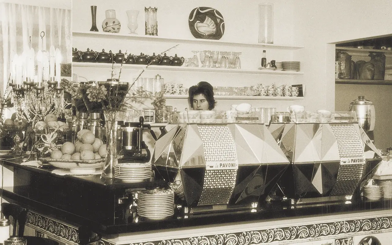 Diamante, foto storica La Pavoni, l&rsquo;evoluzione dell&rsquo;espresso a casa e al bar