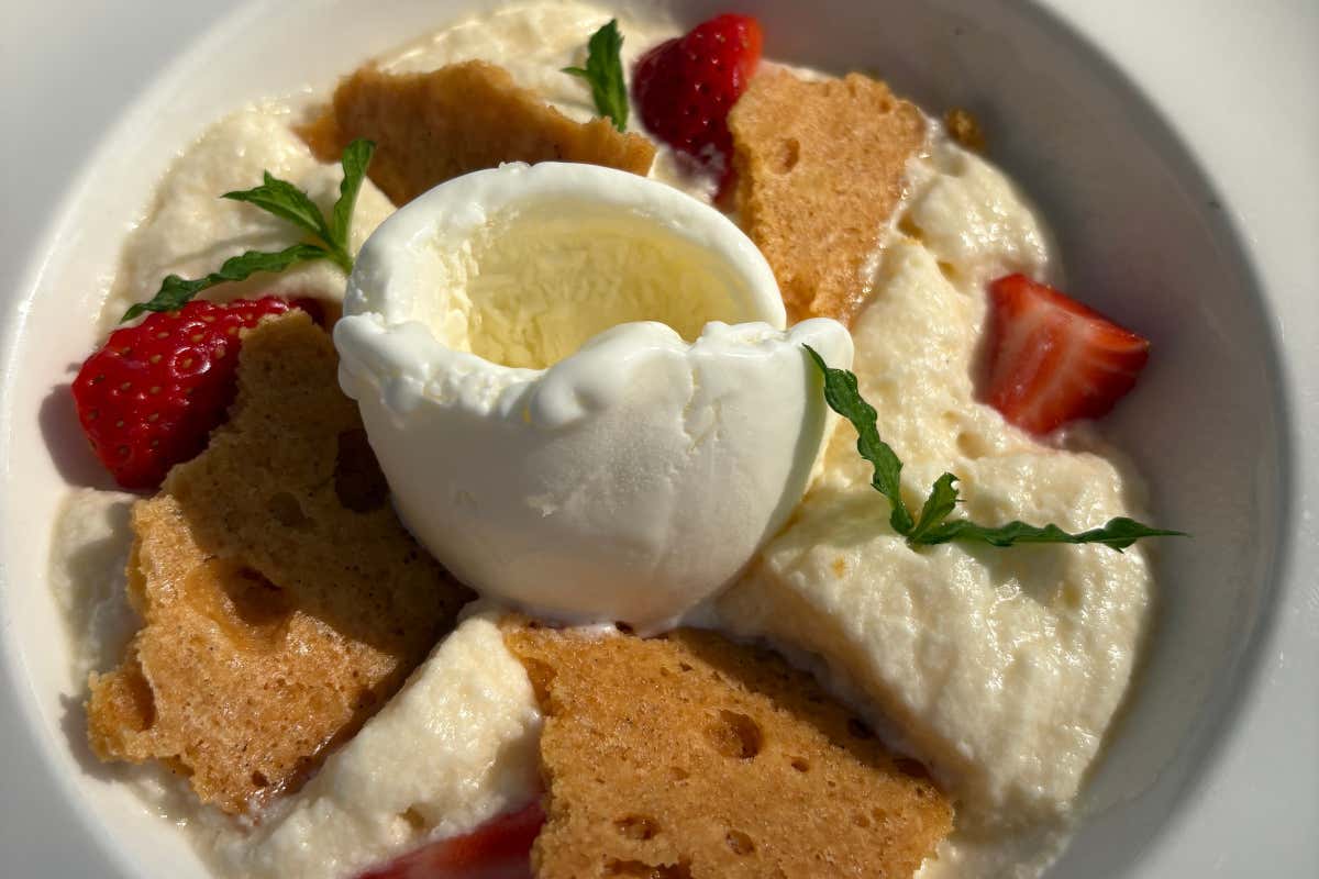 Beach Club e dolci gourmet: i 5 migliori dessert da provare sotto l'ombrellone Beach Club e dolci gourmet: i 5 migliori dessert da provare sotto l'ombrellone