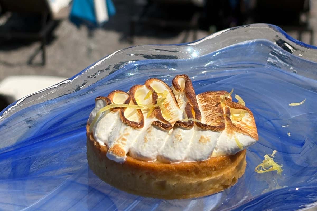 Beach Club e dolci gourmet: i 5 migliori dessert da provare sotto l'ombrellone Beach Club e dolci gourmet: i 5 migliori dessert da provare sotto l'ombrellone