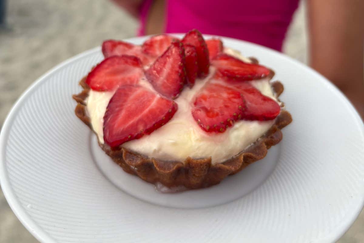 Beach Club e dolci gourmet: i 5 migliori dessert da provare sotto l'ombrellone Beach Club e dolci gourmet: i 5 migliori dessert da provare sotto l'ombrellone
