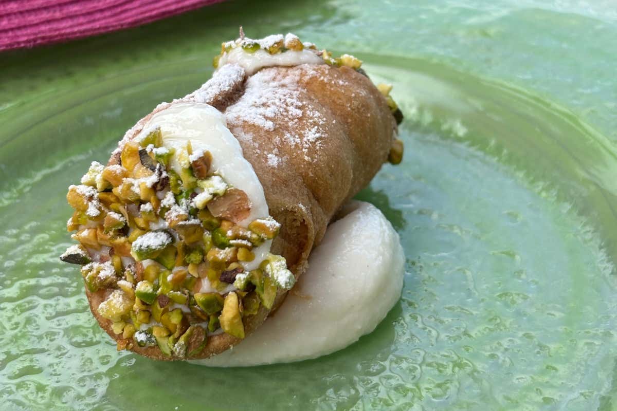 Beach Club e dolci gourmet: i 5 migliori dessert da provare sotto l'ombrellone Beach Club e dolci gourmet: i 5 migliori dessert da provare sotto l'ombrellone