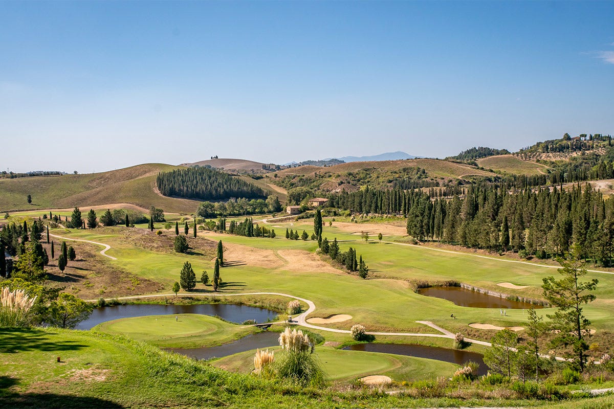 Il campo da golf Non solo ambiente e storia. Nell'oasi di Castelfalfi fra cibo, wellness e golf