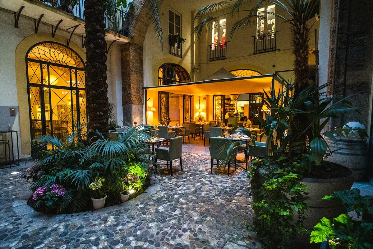 La corte interna Quintocanto, hotel, Spa e ottima cucina nel cuore di Palermo
