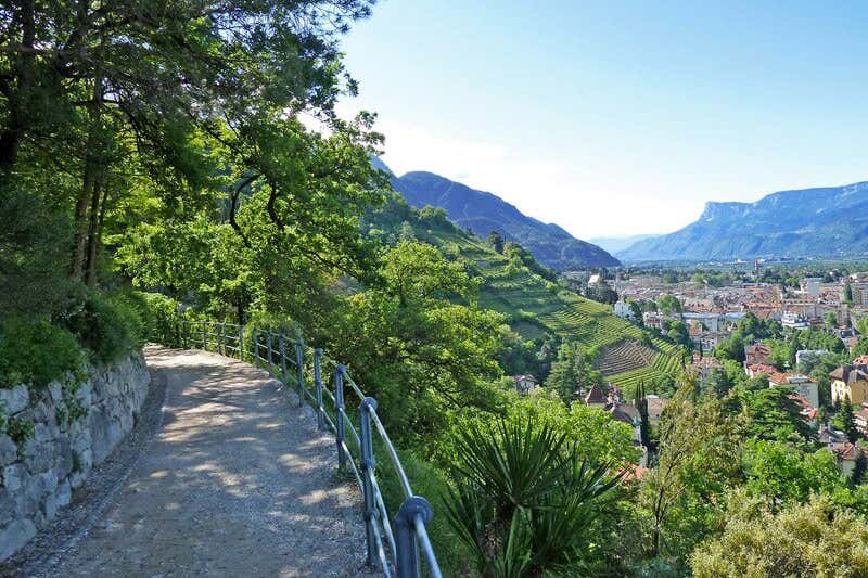 La passeggiata Tappeiner Sport in montagna: ecco alcune proposte per praticarlo all'aria aperta e in liberta