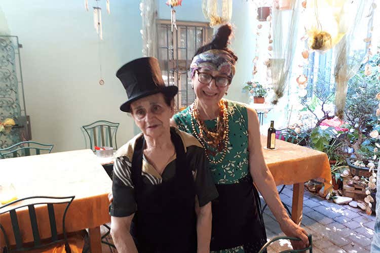 Maria e Domenica Tamanti (Da Maria apre solo se lo decide il mare Per il Brodetto garantisce Marchesi)