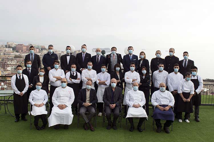 Il Grand Hotel Parker’s accogliere nella sua struttura lo staff del Veritas - Da Napoli esempio di solidarietà L'hotel Parker’s aiuta il Veritas