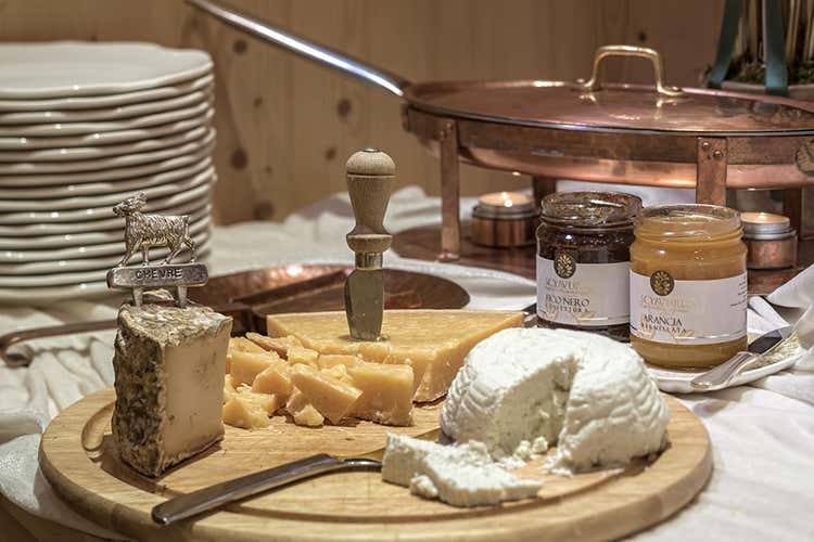 Nei ristoranti e negli alberghi sempre più prodotti tipici (Dal Garda alle Dolomiti In tavola tornano gusti locali) Nei ristoranti e negli alberghi sempre più prodotti tipici (Dal Garda alle Dolomiti In tavola tornano gusti locali)