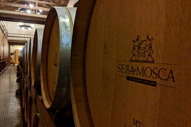 Sella & Mosca, in cantina (Dal Torbato all'Anghelu Ruju Sella & Mosca, 120 anni dopo...) Sella & Mosca, in cantina (Dal Torbato all'Anghelu Ruju Sella & Mosca, 120 anni dopo...)