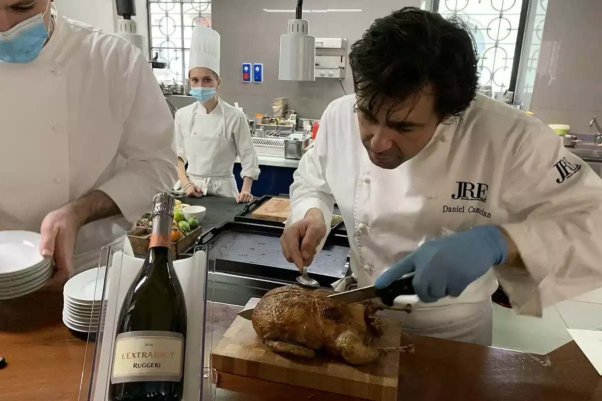 Daniel Canzian e la Faraona arrosto ripiena di Pescatrice Il Prosecco &ldquo;adulto&rdquo; di casa Ruggeri