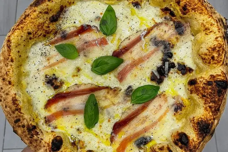 Bianca con guanciale &Egrave; la Bella Napoli di Gela la Migliore Pizzeria di Sicilia 2022