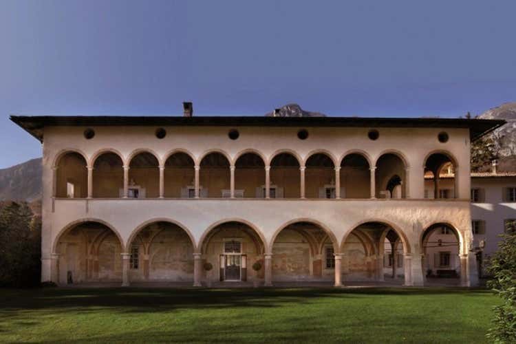 Nella Biblioteca Lunelli sono contenuti circa 2mila titoli consultabili (Dar valore alla cultura del vino Il premio letterario di Ferrari Trento) Nella Biblioteca Lunelli sono contenuti circa 2mila titoli consultabili (Dar valore alla cultura del vino Il premio letterario di Ferrari Trento)
