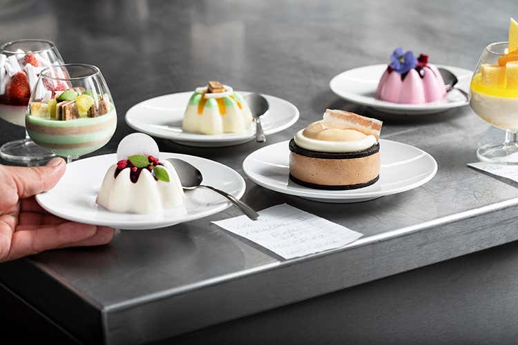 È preferibile offrire una gamma di dessert più piccoli utilizzando nel menu fotografie e parole allettanti per venderli - Debic, partner affidabile al servizio di cuochi e pasticceri