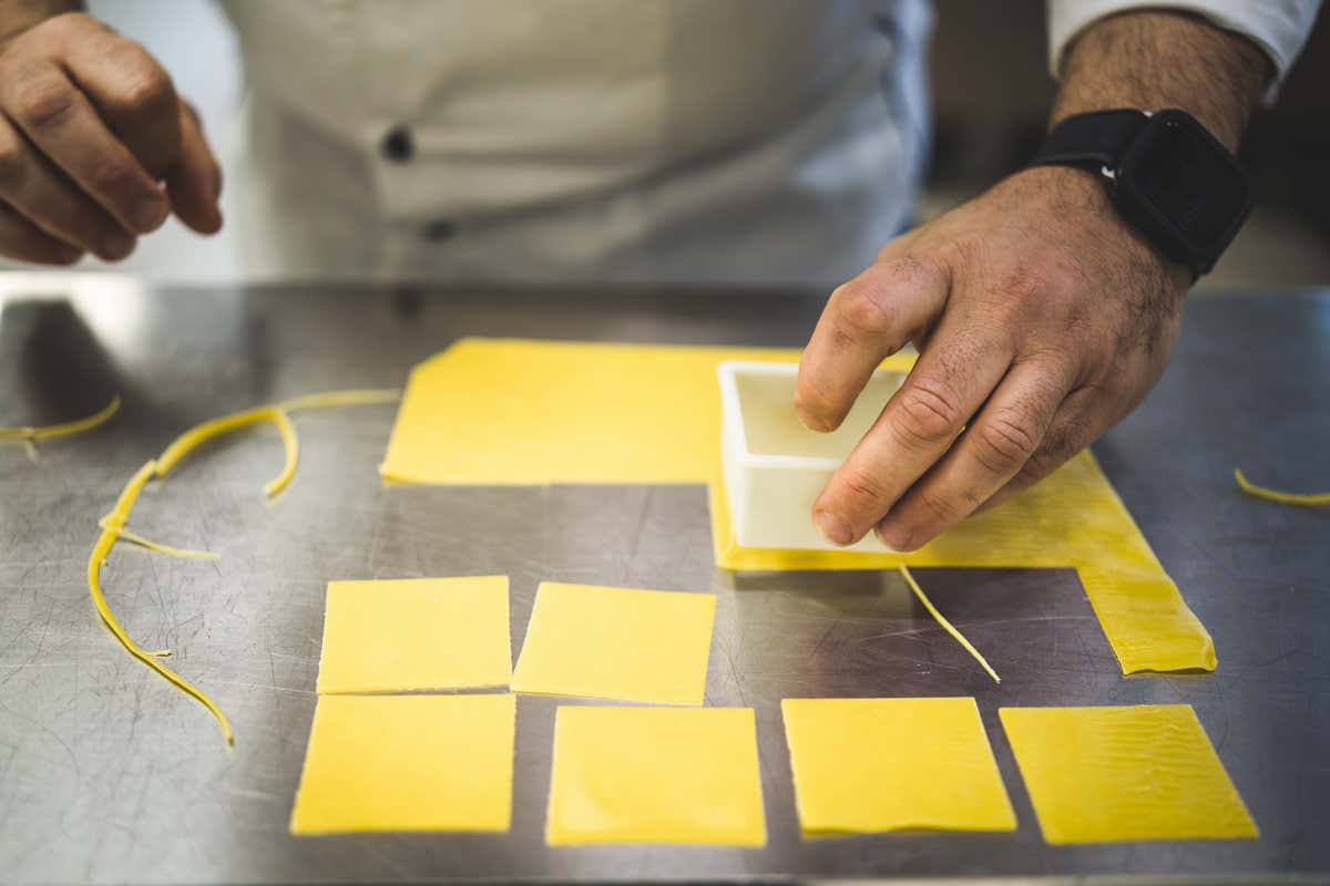 Per risaltare un raviolo, è meglio realizzare una pasta molto proteica, utilizzando una pasta 30 tuorli Ravioli e pasta ripiena: un'interpretazione più moderna senza stravolgere la tradizionale