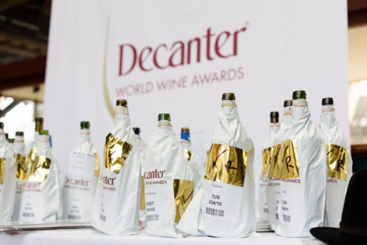 (Decanter World Wine Awards Super-platino per 6 vini italiani)