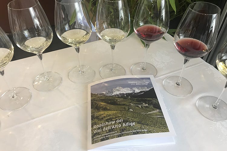 Alto Adige, un roadshow enologico I vini del Consorzio lungo l’Italia