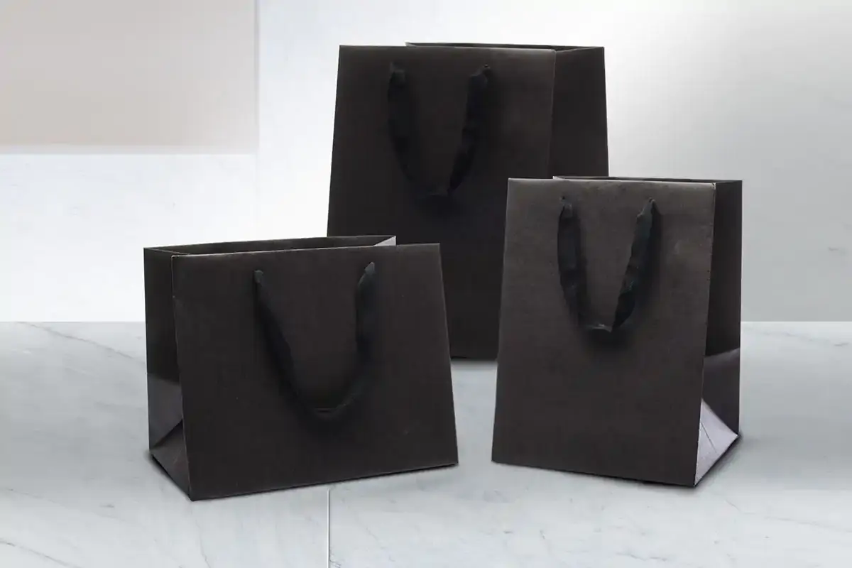 Shopper elegance in carta nera Nuove shopper Eurofides: delivery e take-away... con stile!