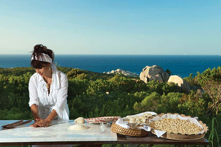 Delphina Resort offre la possibilit&agrave; di partecipare a corsi di cucina (Delphina Resort, 8 strutture A 5 stelle nel nord della Sardegna)