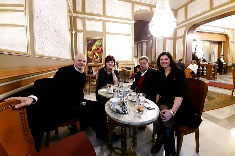 Enrico Derflingher, Katalin Pintér, Christian Meyer e Anna Niszkács (Derflingher in viaggio a Budapest (ri)fonda Euro-Toques Ungheria)