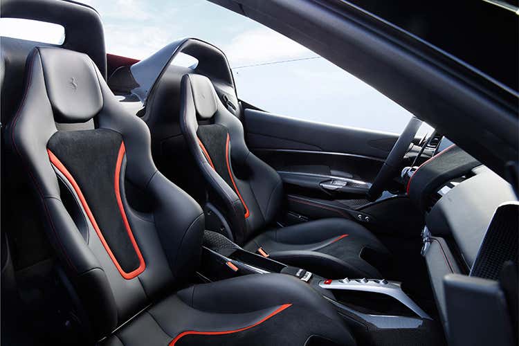 Design futuristico e 690 cavalli di potenza Ferrari J50, un'esclusiva limited edition