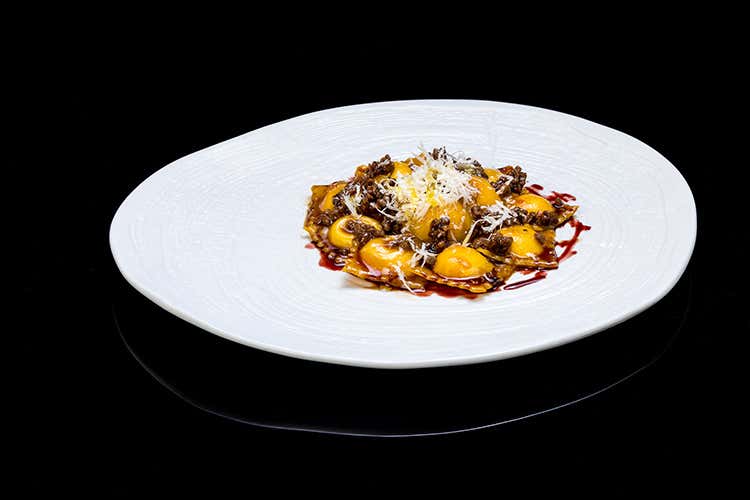 Raviolini di mascarpone con ragout d'anatra e riduzione di vino rosso - Di Giacinto: Ora ci vuole coraggio Prima dei piatti, la sicurezza