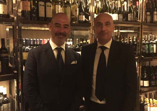 Il maitre del ristorante Oso e Diego Chiarini