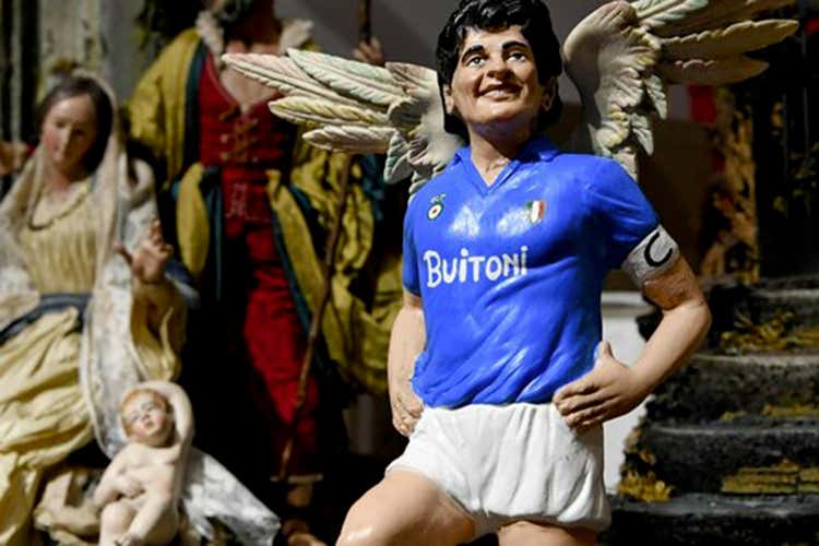 diego Armando Maradona - Nel presepe entra la pizza A Napoli un Natale gustoso