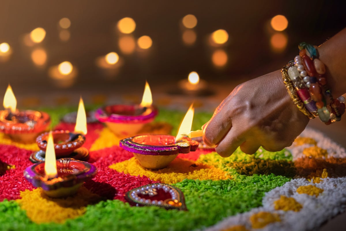 La celebrazione per Diwali Al via i festeggiamenti per Diwali, la festa induista della luce