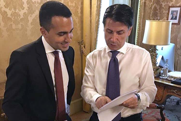 Luigi Di Maio e Giuseppe Conte (Dl Dignità, associazioni preoccupate: Tutto questo tutelare frena la crescita)
