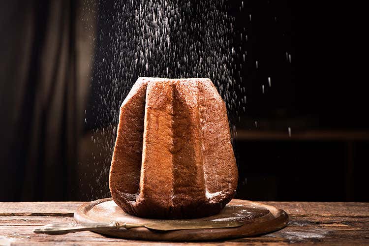 Pandoro, amato dai bambini per la pioggia di zucchero a velo - Natale, ecco i 10 dolci più popolari sui social